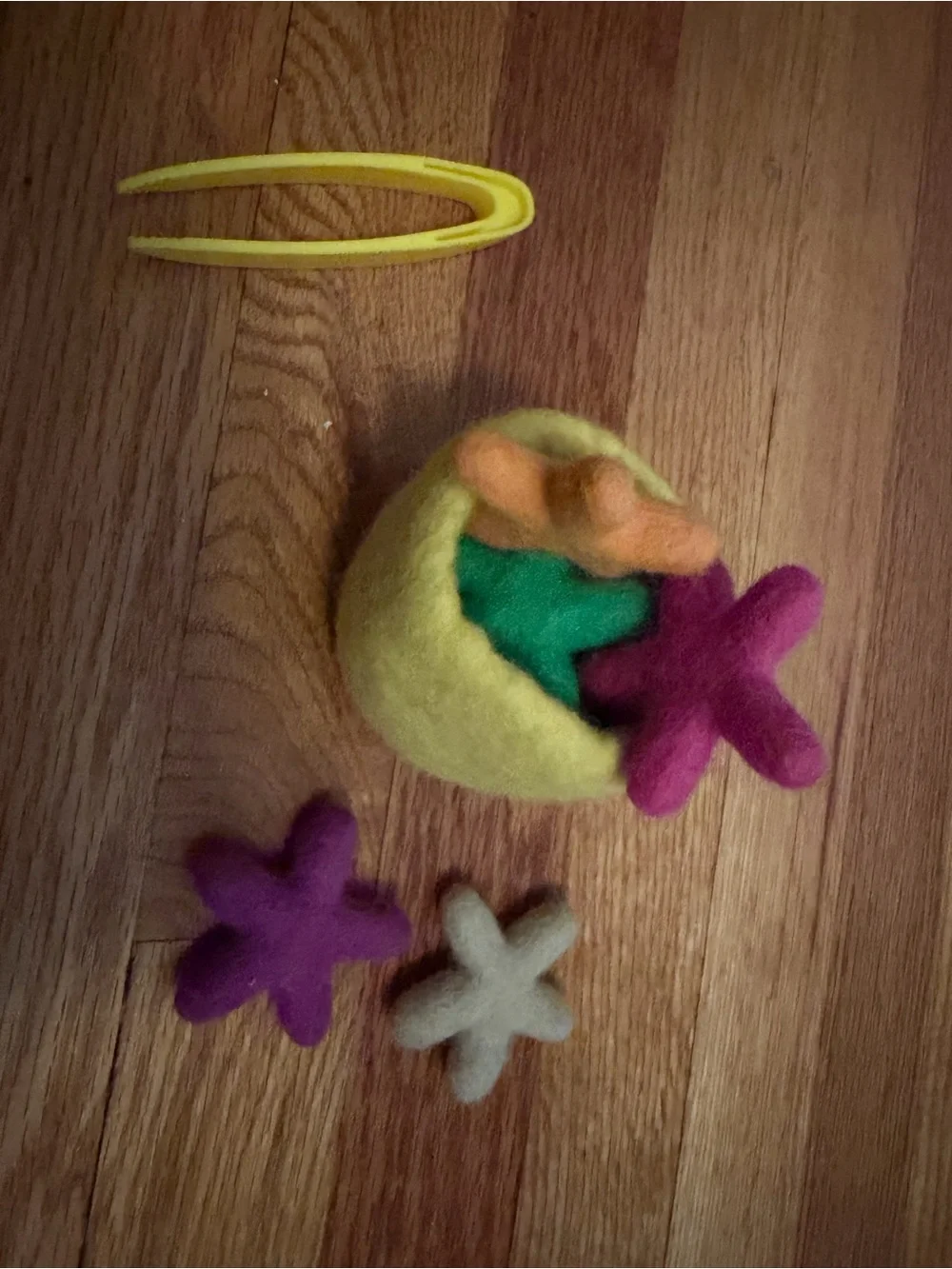 Lovevery Felt Starfish Play Set with Tweezers and Cup